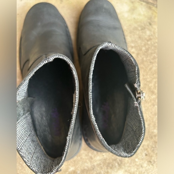 Olukai KAONA II black matte leather bootie’s w/ side zip Sz-7.5.  F - Picture 4 of 13